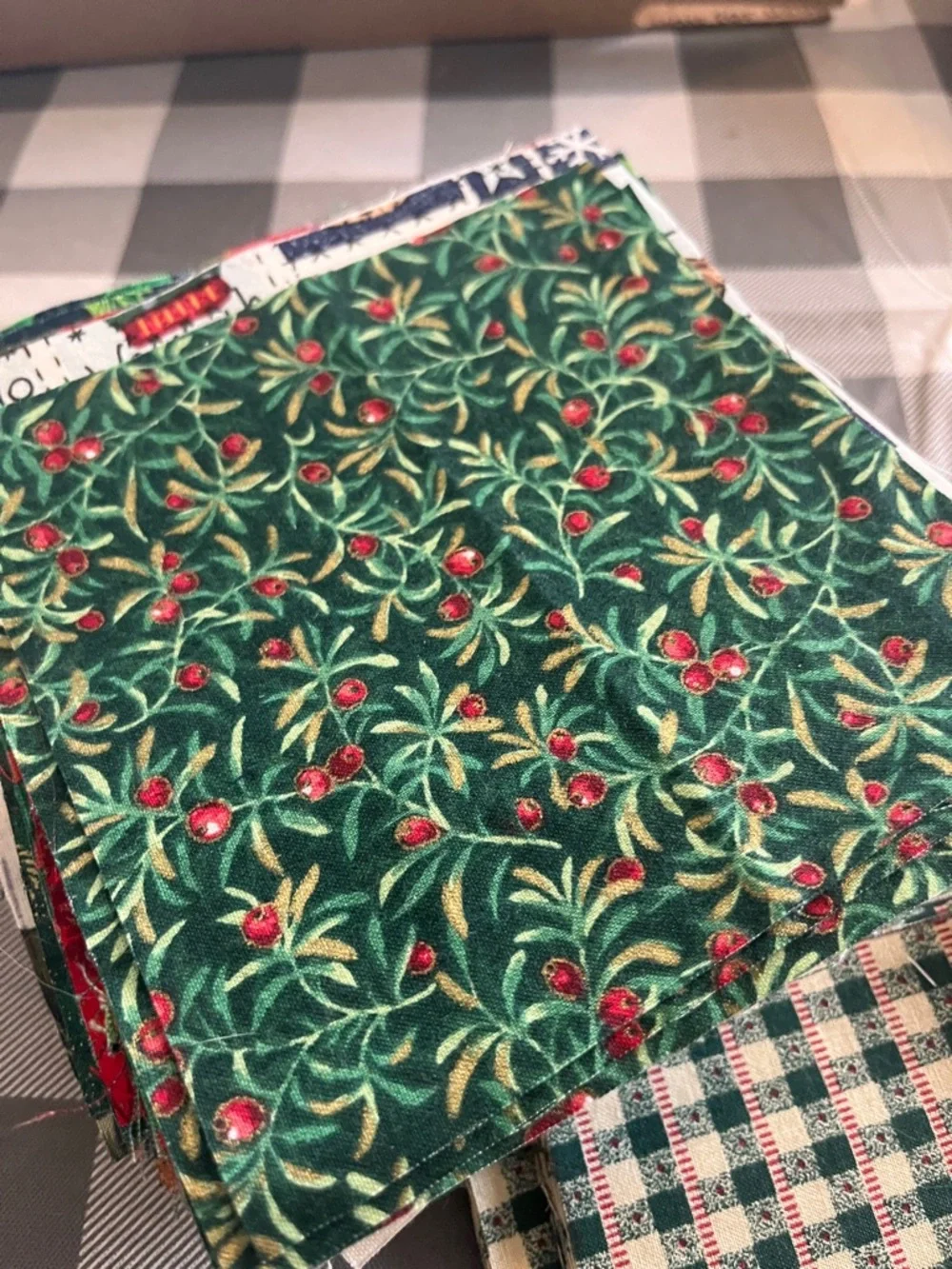 Christmas cotton quilt Fabric Fat Quarters Bundle - Red & Green Holiday